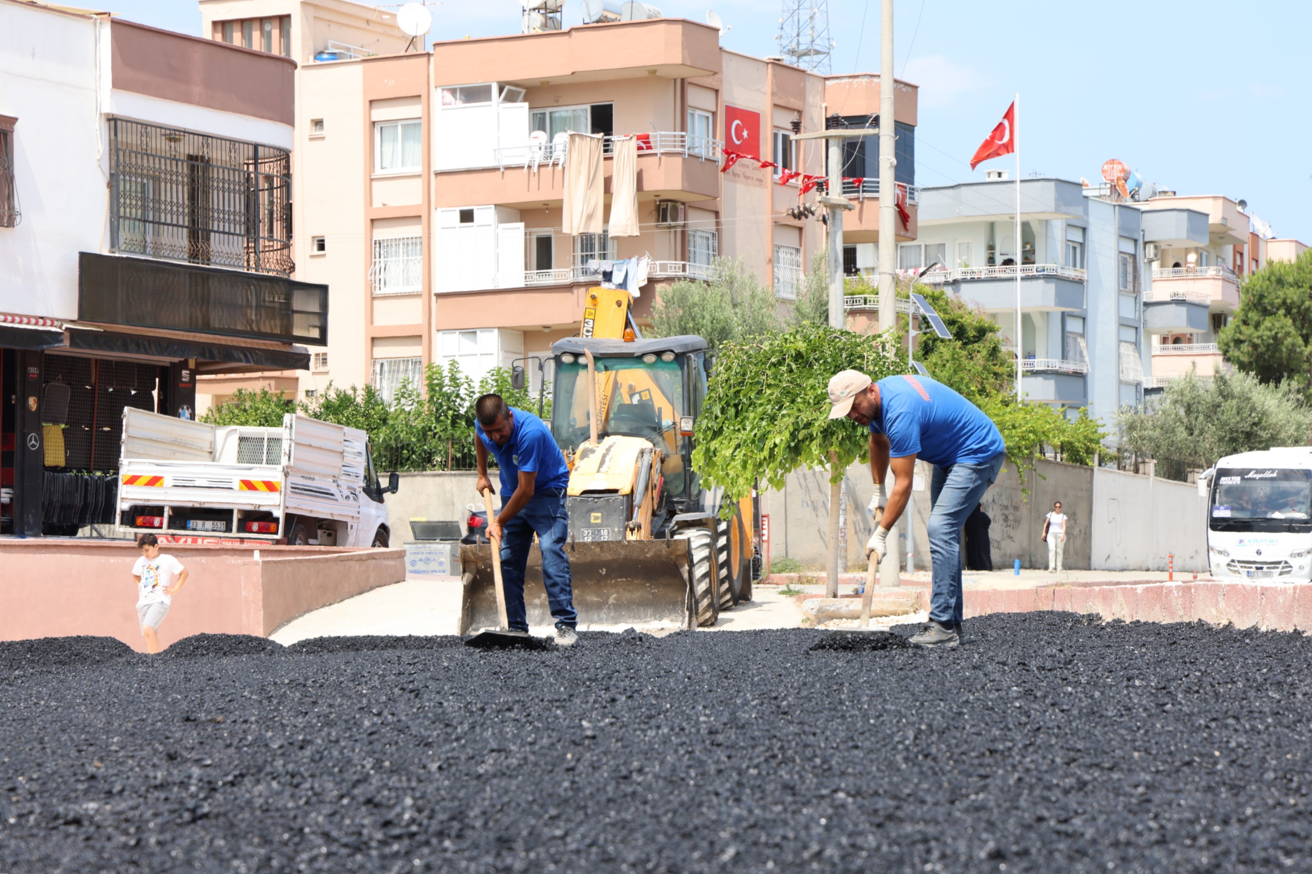 TOROSLAR’DA YOLLAR YENİLENİYOR