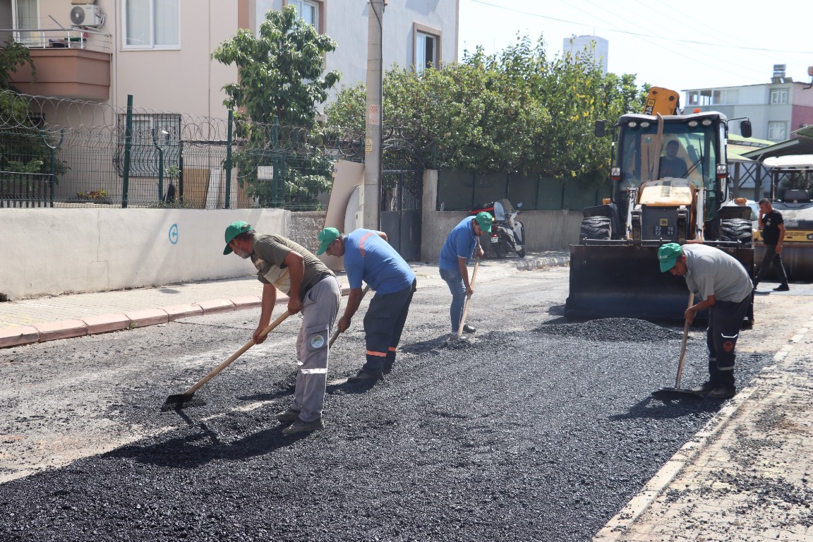 TOROSLAR’DA YOL YENİLEME ÇALIŞMALARI SÜRÜYOR