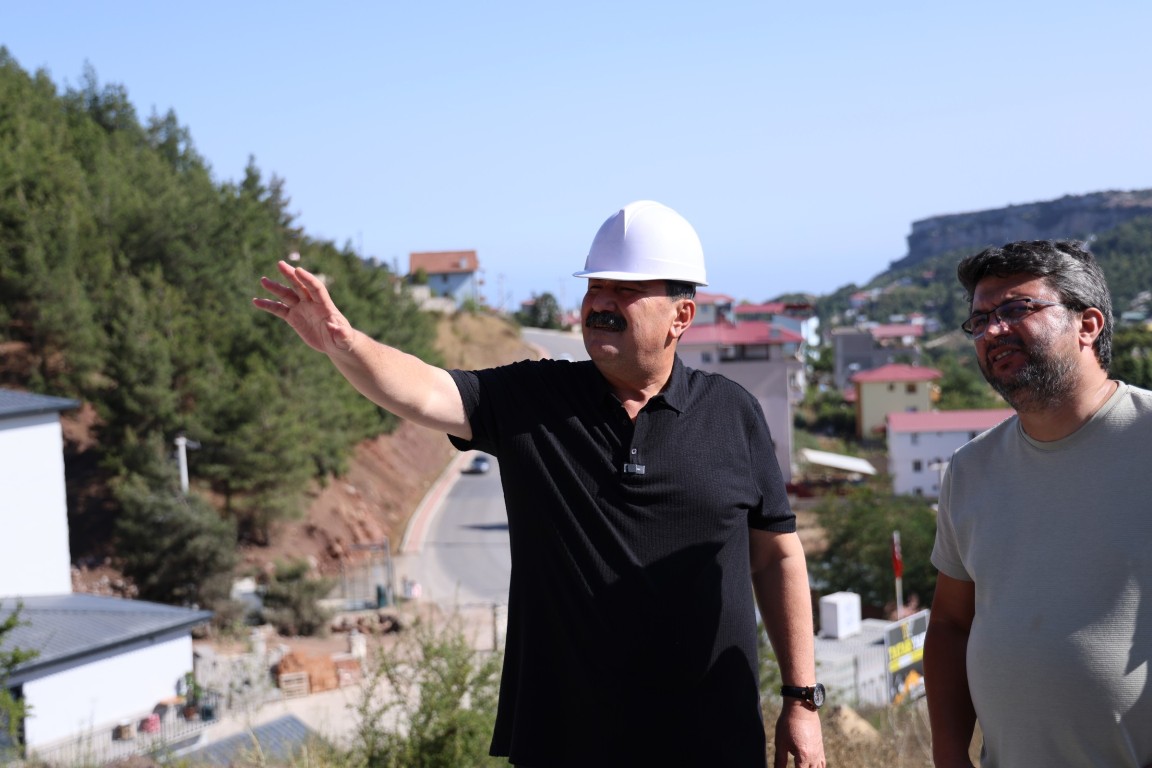 BAŞKAN YILDIZ, GÖZNE’DE KİLİT PARKE YOL ÇALIŞMALARINI İNCELEDİ