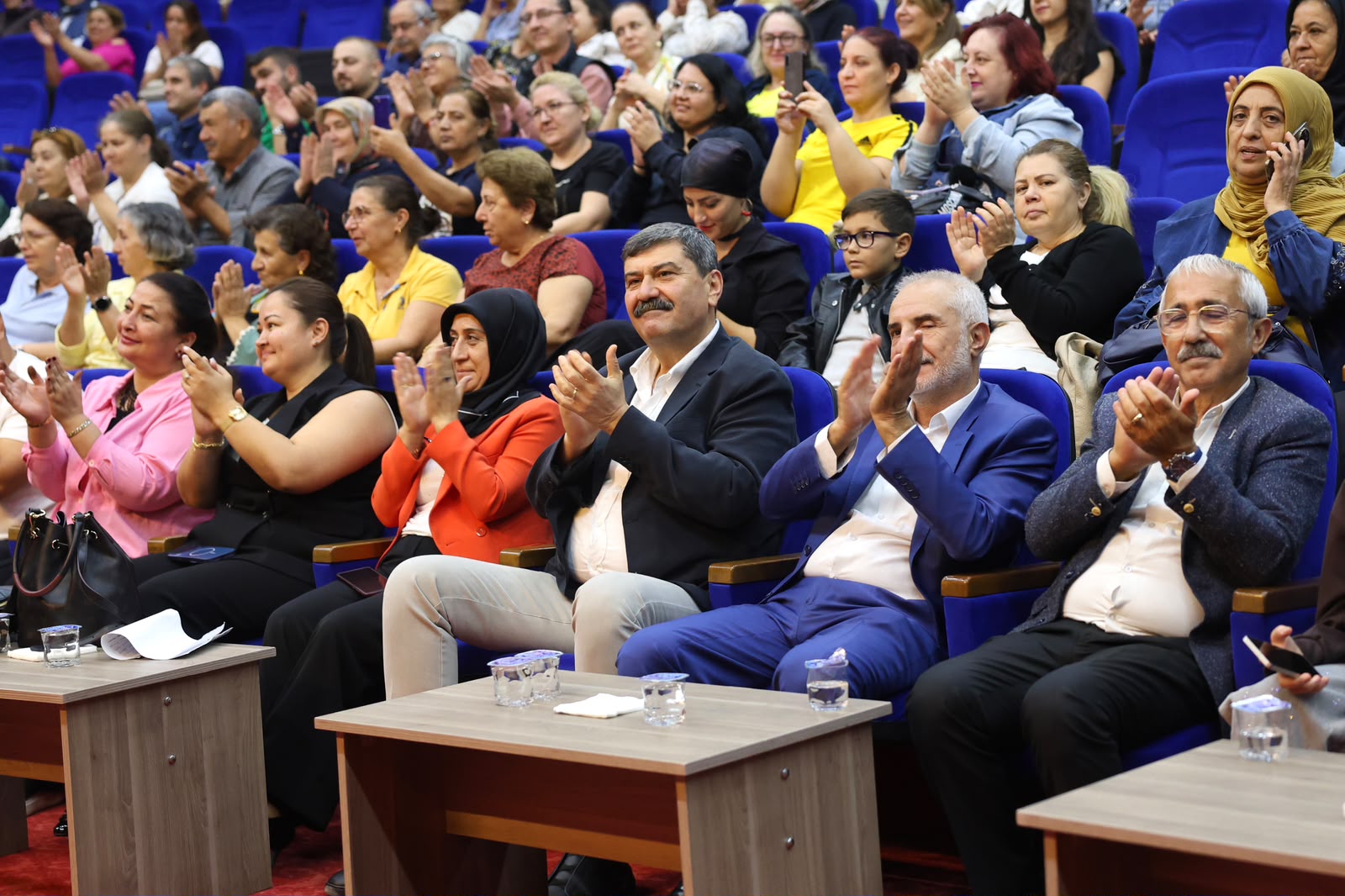 TOROSLAR’DA “ANNE ELİMİ BIRAKMA” TİYATRO OYUNU YÜREKLERE DOKUNDU - Görsel 7