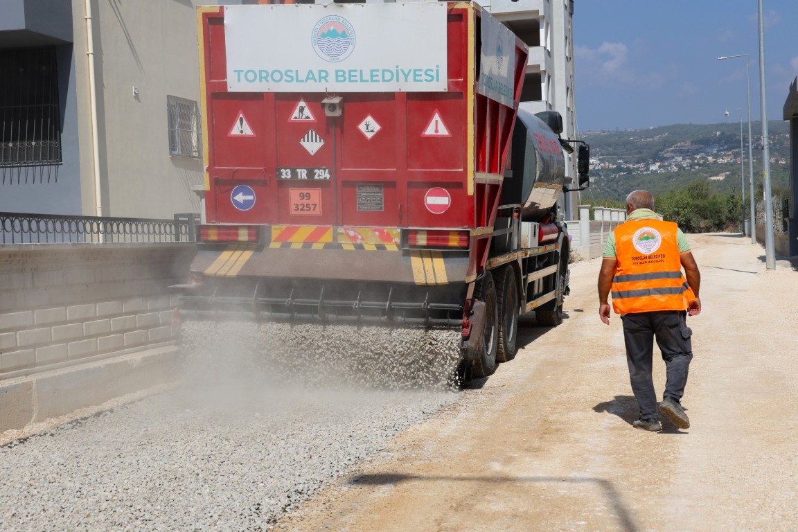 TOROSLAR’DA YENİ YOLLAR VATANDAŞIN HİZMETİNE SUNULUYOR