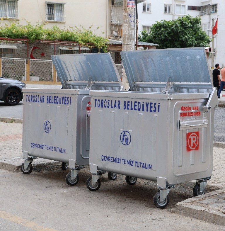 TOROSLAR BELEDİYESİ ÇÖP KONTEYNERLERİNİ YENİLİYOR