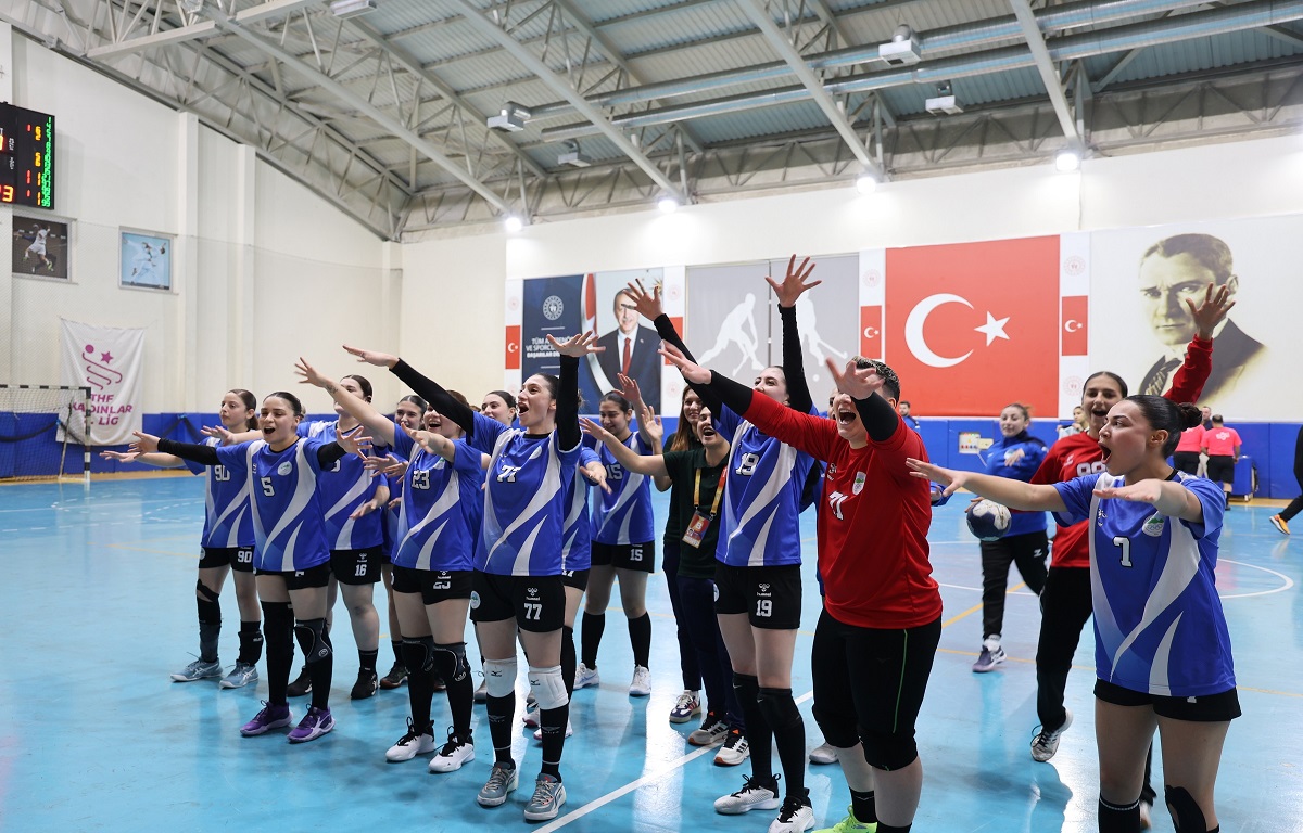TOROSLAR’IN MELEKLERİ ZİRVEDE: KADIN HENTBOL TAKIMI PLAY-OFF’A YÜKSELDİ