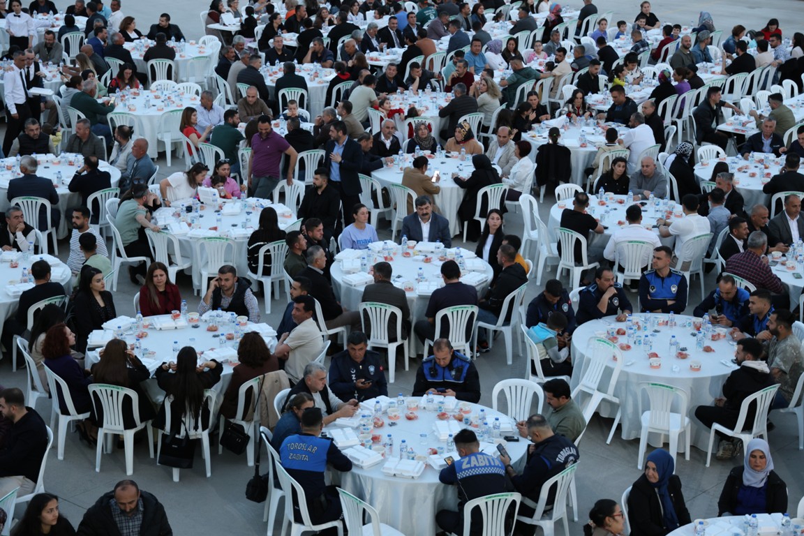 BAŞKAN YILDIZ, ÇALIŞMA ARKADAŞLARI VE MUHTARLARLA BAYRAMLAŞTI