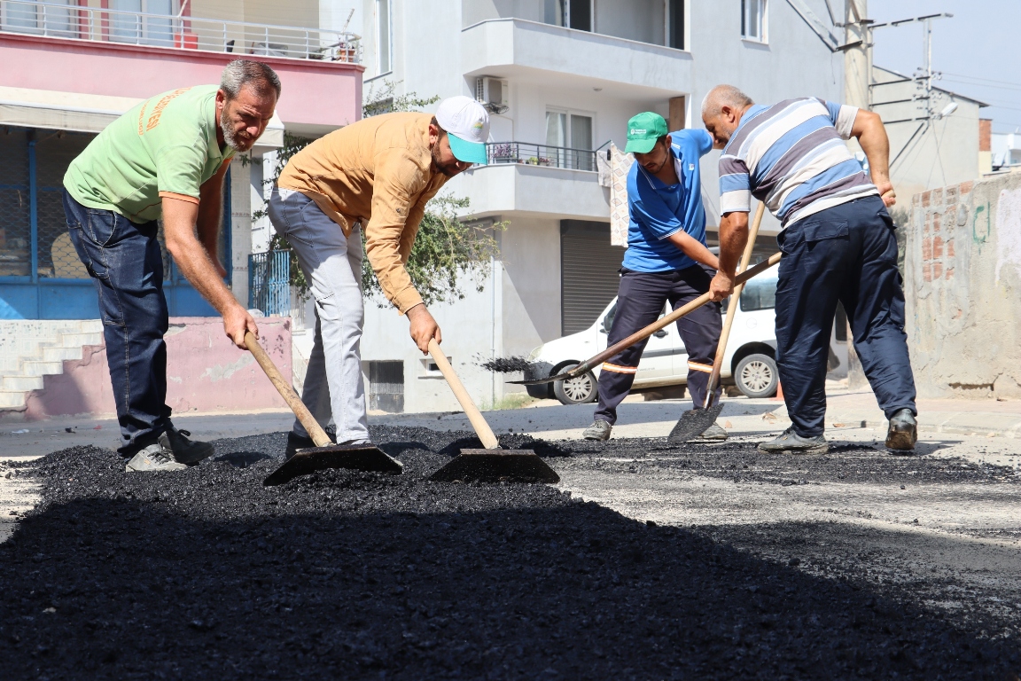 TOROSLAR’DA YOL YENİLEME ÇALIŞMALARI SÜRÜYOR