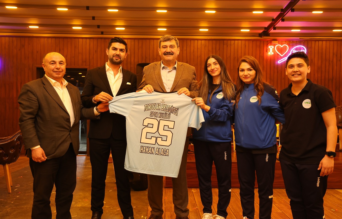 TOROSLAR’IN KADIN HENTBOL TAKIMINA PLAY-OFF ÖNCESİ MORAL VE DESTEK GECESİ