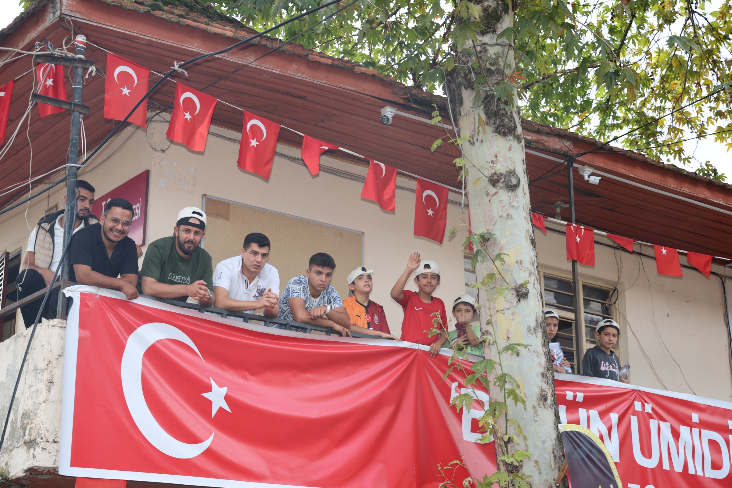 Belediye Başkanı Abdurrahman Yıldız, kırsal mahallelerde vatandaşlarla buluştu