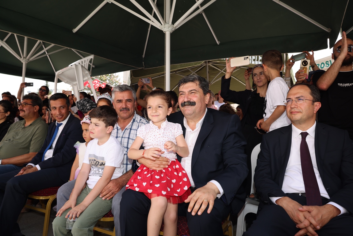 BAŞKAN YILDIZ, ÇOCUKLARIN BAYRAM SEVİNCİNİ PAYLAŞTI
