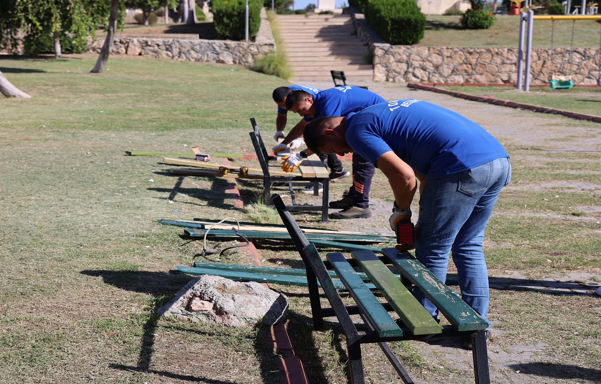 TOROSLAR BELEDİYESİ, KENT MOBİLYALARINI VE OYUN GRUPLARINI YENİLİYOR