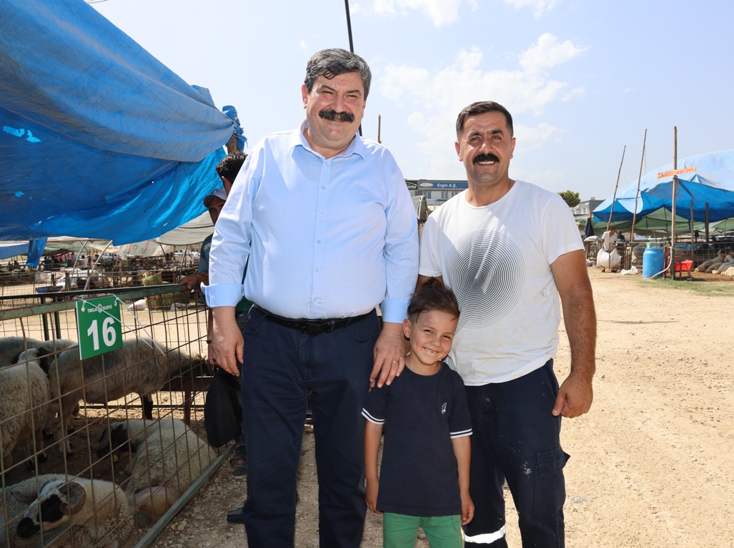 BAŞKAN YILDIZ, KURBAN SATIŞ ALANINI ZİYARET ETTİ
