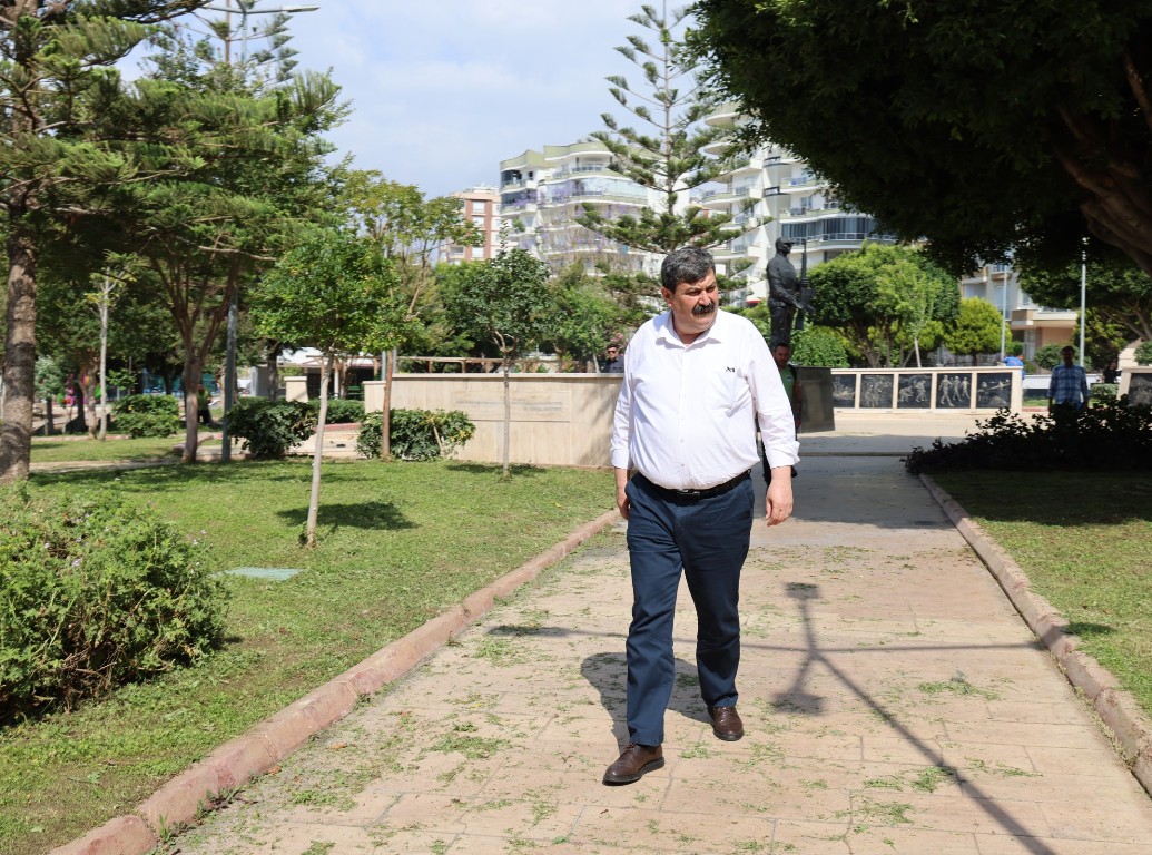 BAŞKAN YILDIZ, MEHMETÇİK PARKI’NDAKİ BAKIM VE YENİLEME ÇALIŞMALARINI İNCELEDİ