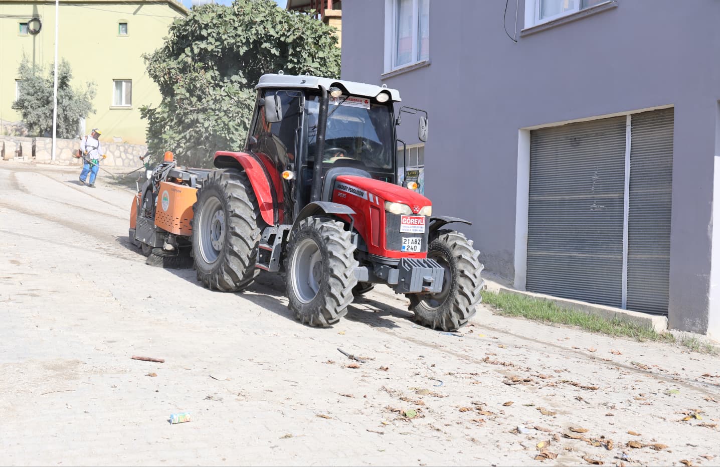 TOROSLAR’DA TEMİZLİK SEFERBERLİĞİ DEVAM EDİYOR