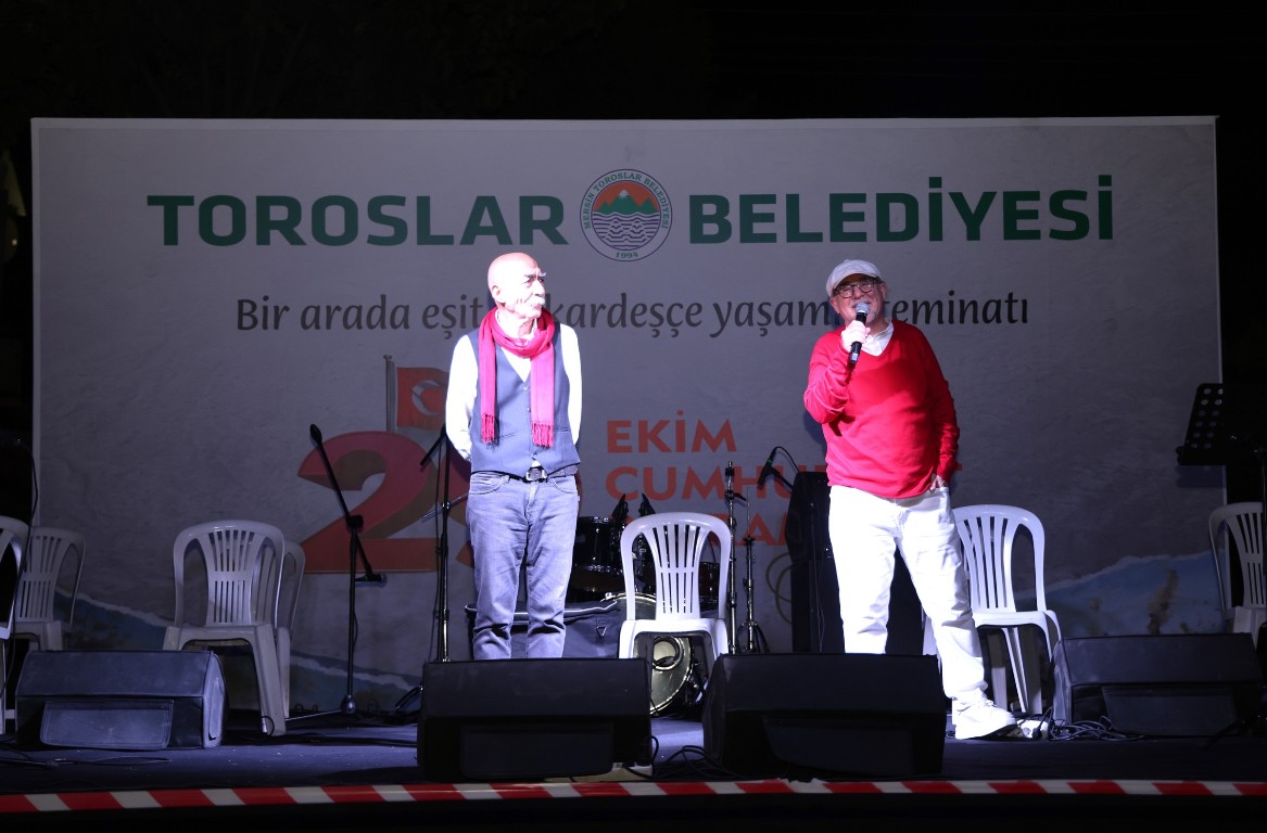 TOROSLAR'DA CUMHURİYET BAYRAMI COŞKUYLA KUTLANDI