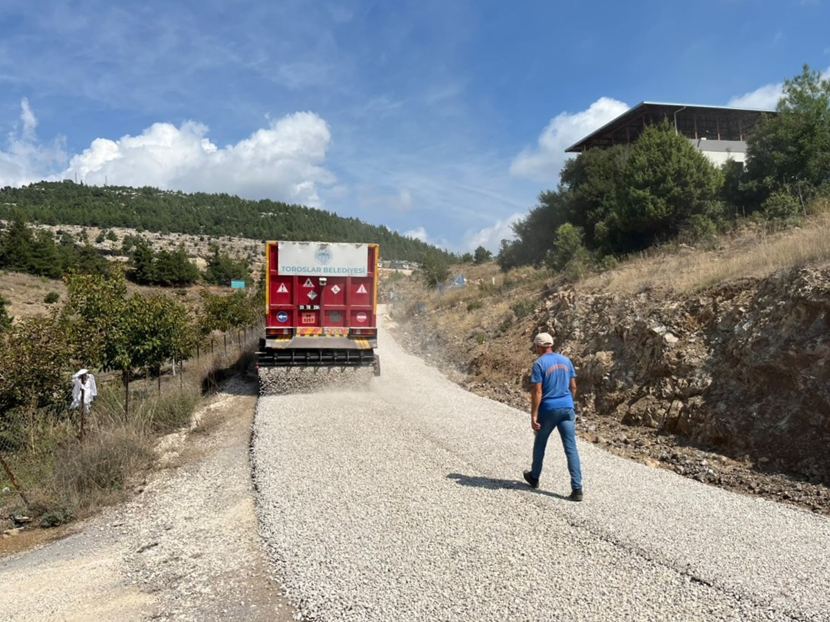 TOROSLAR’IN KIRSAL MAHALLELERİNDE YOLLAR YENİLENİYOR - Görsel 8