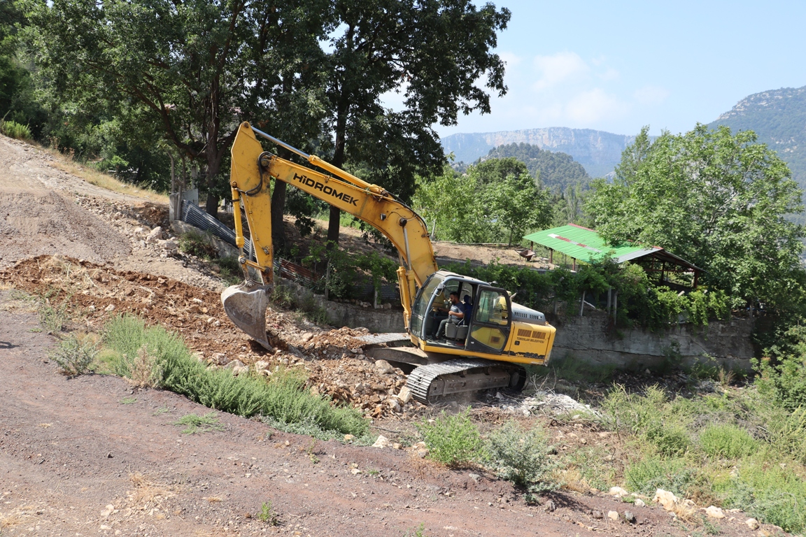 TOROSLAR’DA YAYLA YOLLARI ARTIK DAHA KONFORLU VE GÜVENLİ