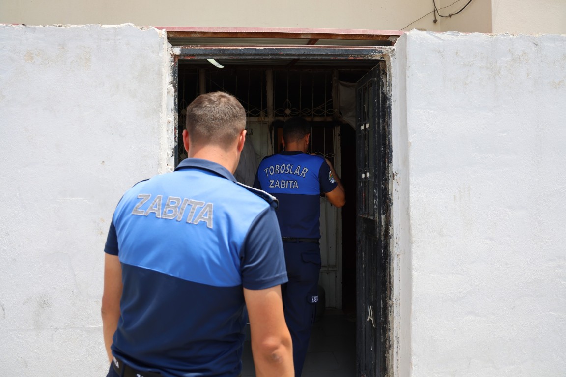 TOROSLAR ZABITASI, KAÇAK VE SAĞLIKSIZ SÜT ÜRÜNLERİ İMALATHANESİNİ MÜHÜRLEDİ