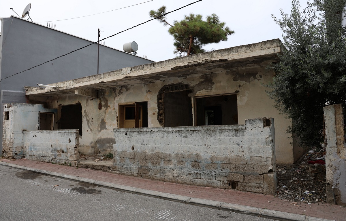 TOROSLAR’DA TEHLİKE OLUŞTURAN METRUK BİNALAR YIKILIYOR