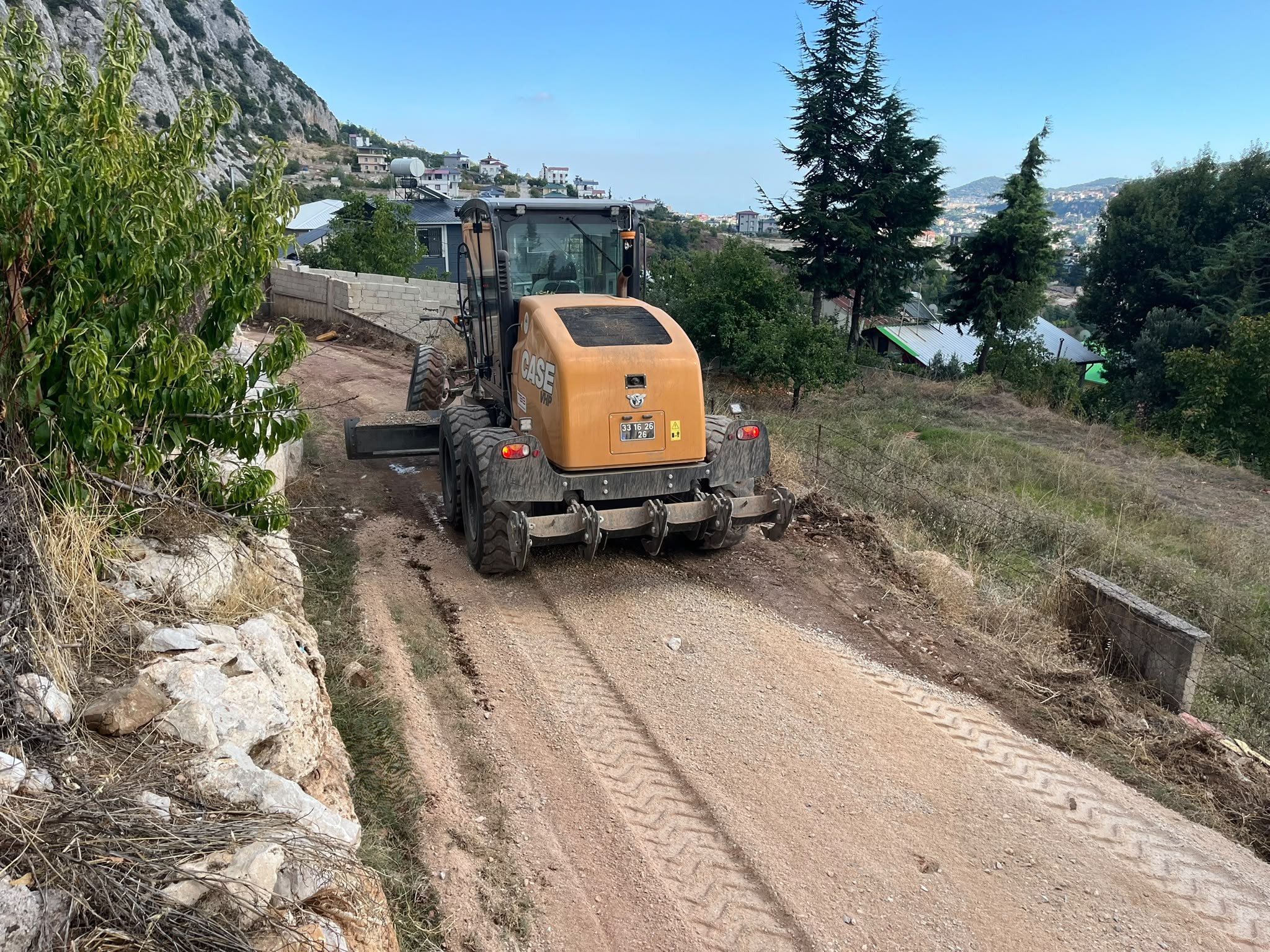 TOROSLAR’IN KIRSAL MAHALLELERİNDE YOLLAR YENİLENİYOR - Görsel 4