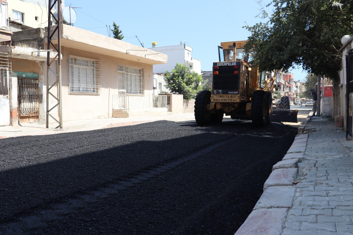 ALSANCAK MAHALLESİNDE SICAK ASFALT İLE KAPLANAN YOL YENİLENDİ