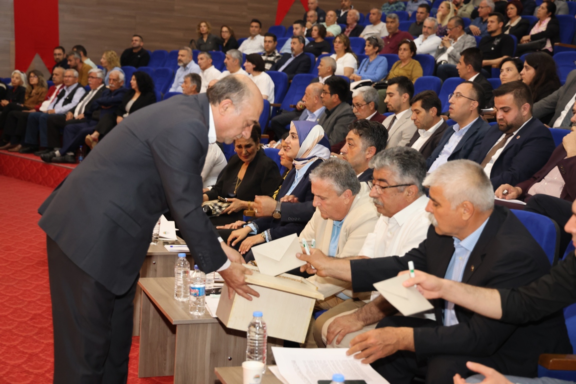 TOROSLAR BELEDİYESİNDE YENİ DÖNEMİN İLK MECLİS TOPLANTISI YAPILDI