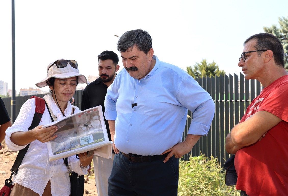 BAŞKAN YILDIZ, 9 BİN YILLIK GEÇMİŞE SAHİP YUMUKTEPE HÖYÜĞÜ’NDE YAPILAN KAZI ÇALIŞMALARINI İNCELEDİ