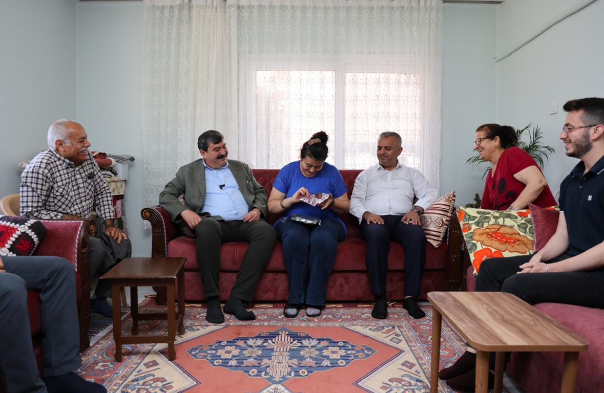 BAŞKAN YILDIZ’DAN ÖZEL BİREY KÜBRA’YA ANLAMLI ZİYARET