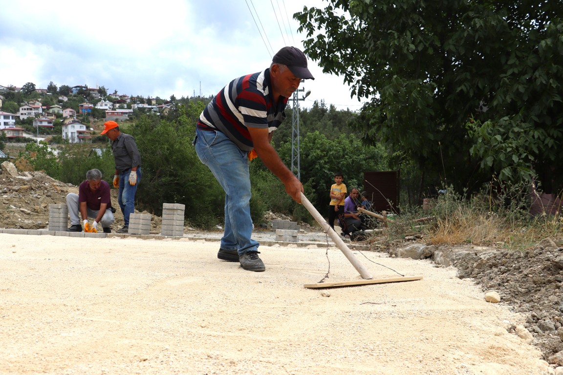 TOROSLAR’IN YAYLALARINDA HİZMET DÖRT KOLDAN DEVAM EDİYOR