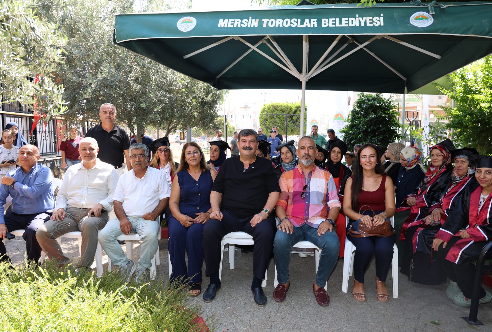 TOROSLAR’DA OKUMA YAZMA KURSUNUN MEZUNLARI SERTİFİKALARINI ALDI