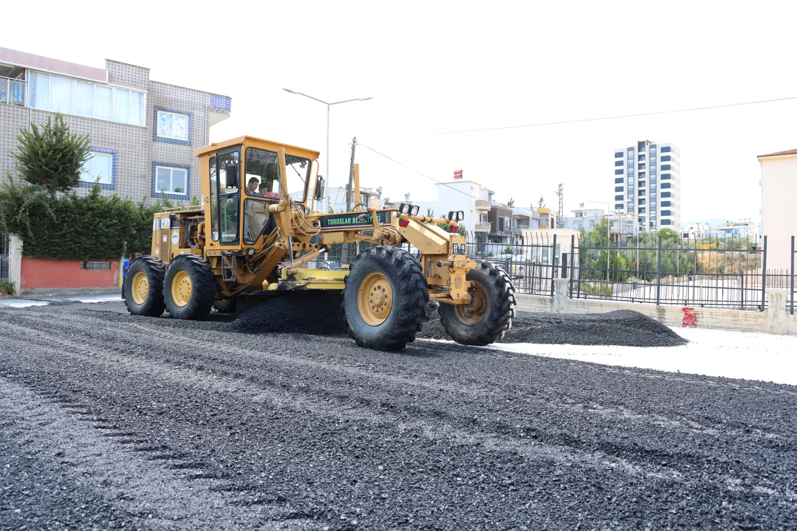 TOROSLAR’DA YOLLAR YENİLENİYOR