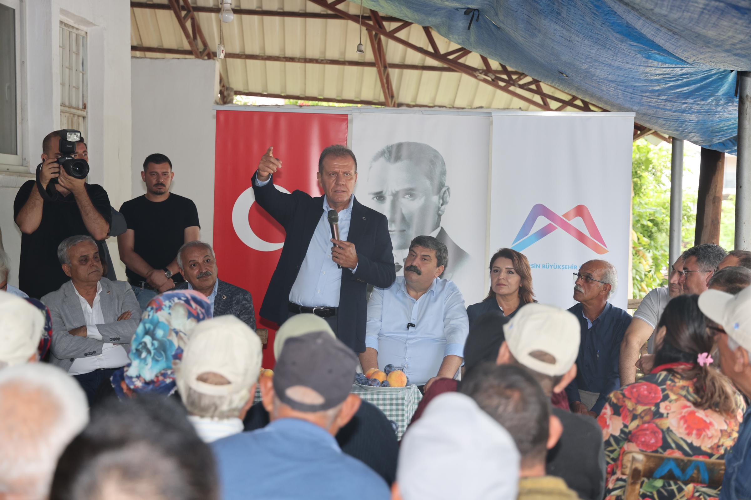Belediye Başkanı Abdurrahman Yıldız, kırsal mahallelerde vatandaşlarla buluştu