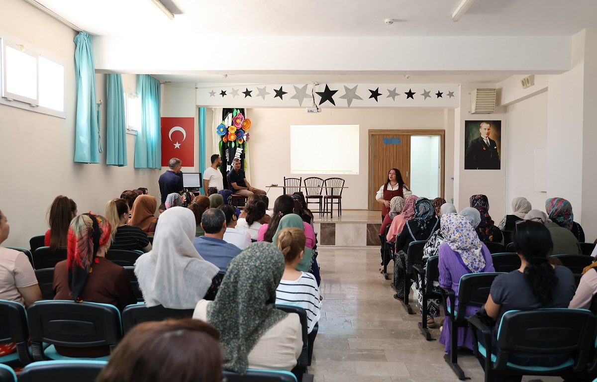 TOROSLAR’DA “EN İYİ NARKOTİK POLİSİ ANNE” PROJESİ İLE MADDE BAĞIMLILIĞI EĞİTİMİ