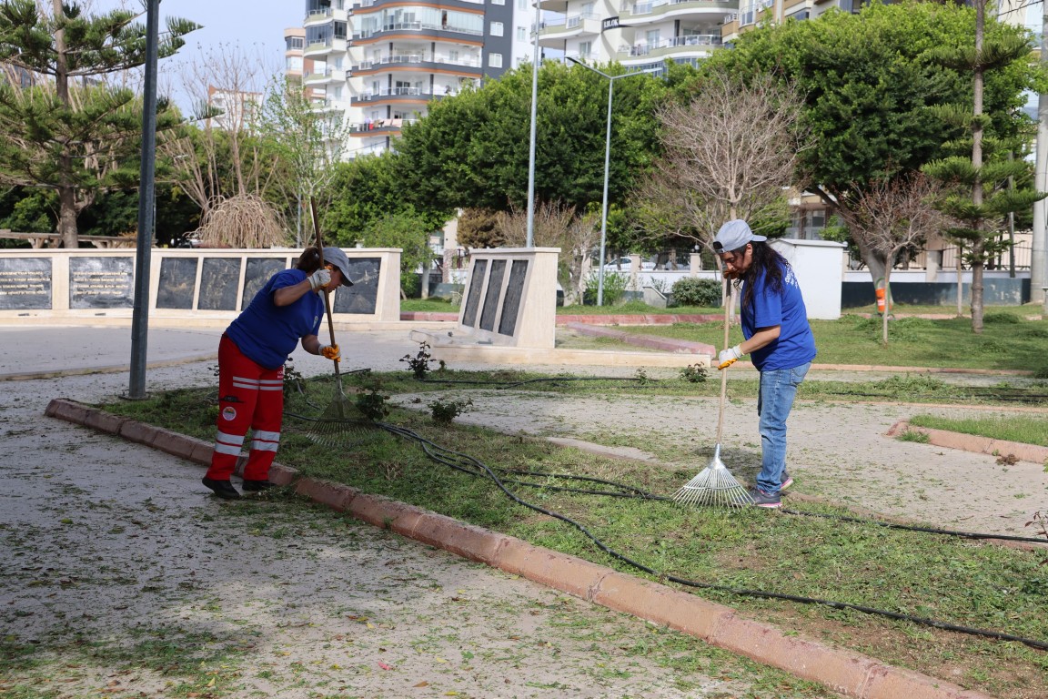 TOROSLAR’IN PARKLARINDA BAHAR TEMİZLİĞİ