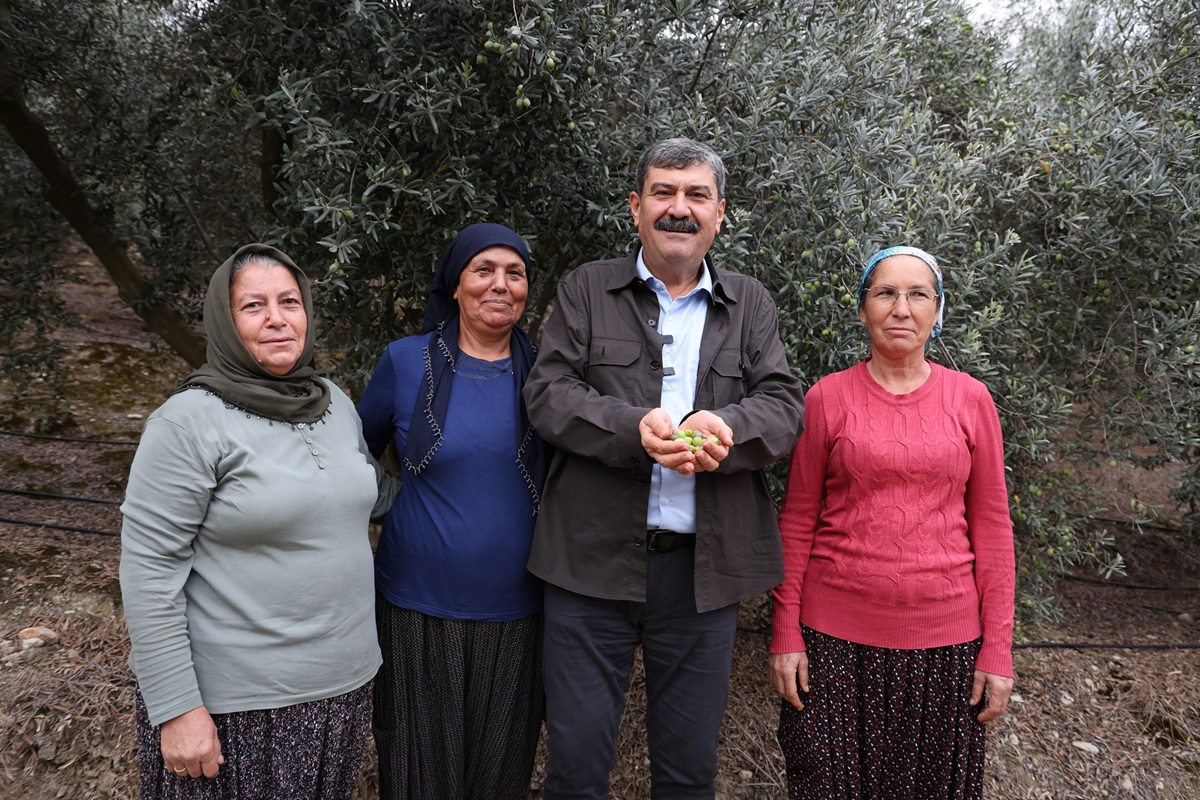 BAŞKAN YILDIZ, KADIN ÇİFTÇİLERLE TARLADA BULUŞTU - Görsel 6