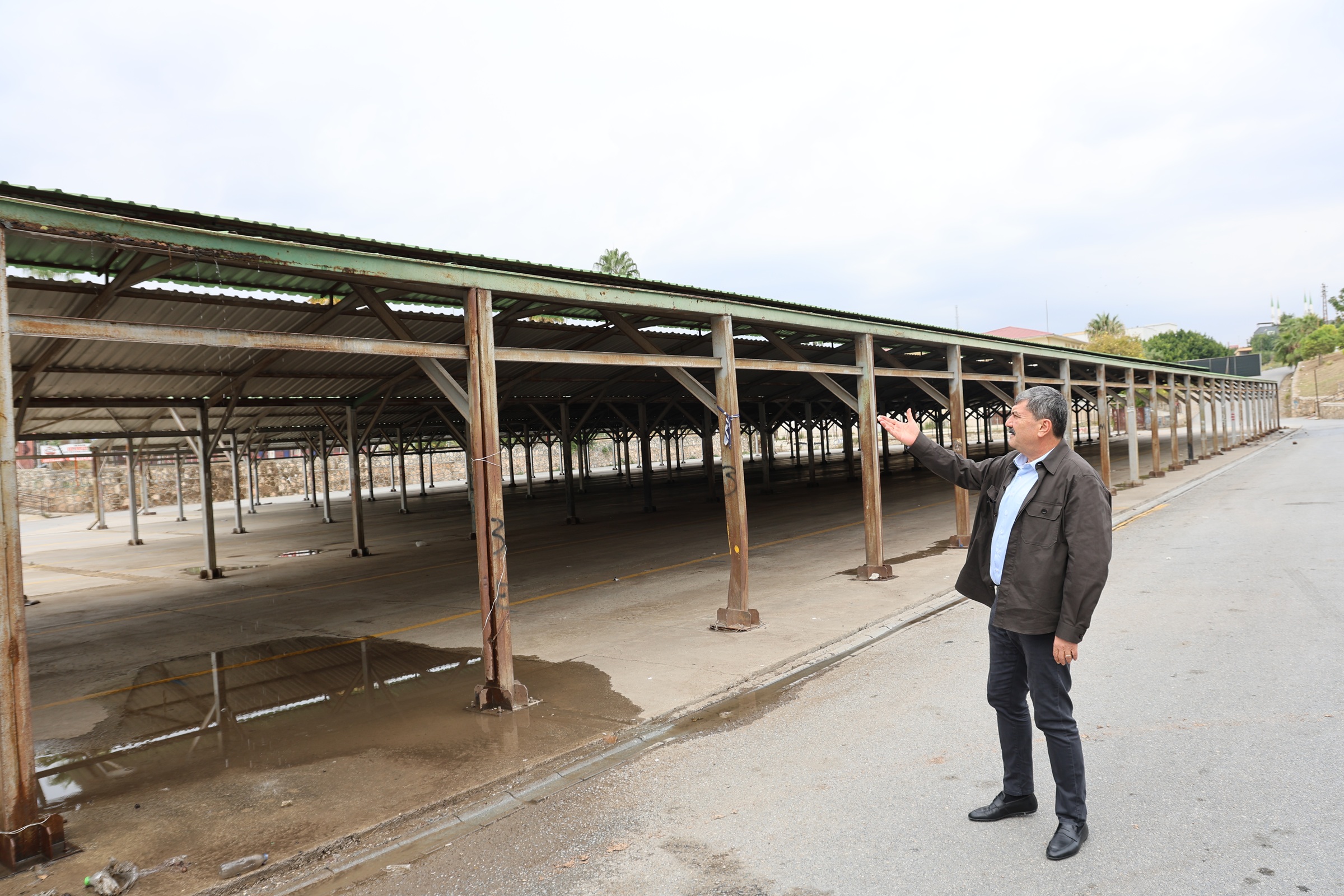TOROSLAR’DA BELEDİYE EKİPLERİ, BU KEZ ÇÖPLERİ ÇATILARDAN TOPLUYOR - Görsel 5