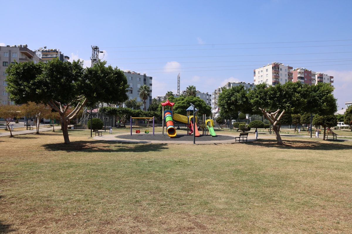 TOROSLAR’IN PARK VE YEŞİL ALANLARINDA BAKIM ÇALIŞMALARI HIZ KESMEDEN DEVAM EDİYOR - Görsel 5