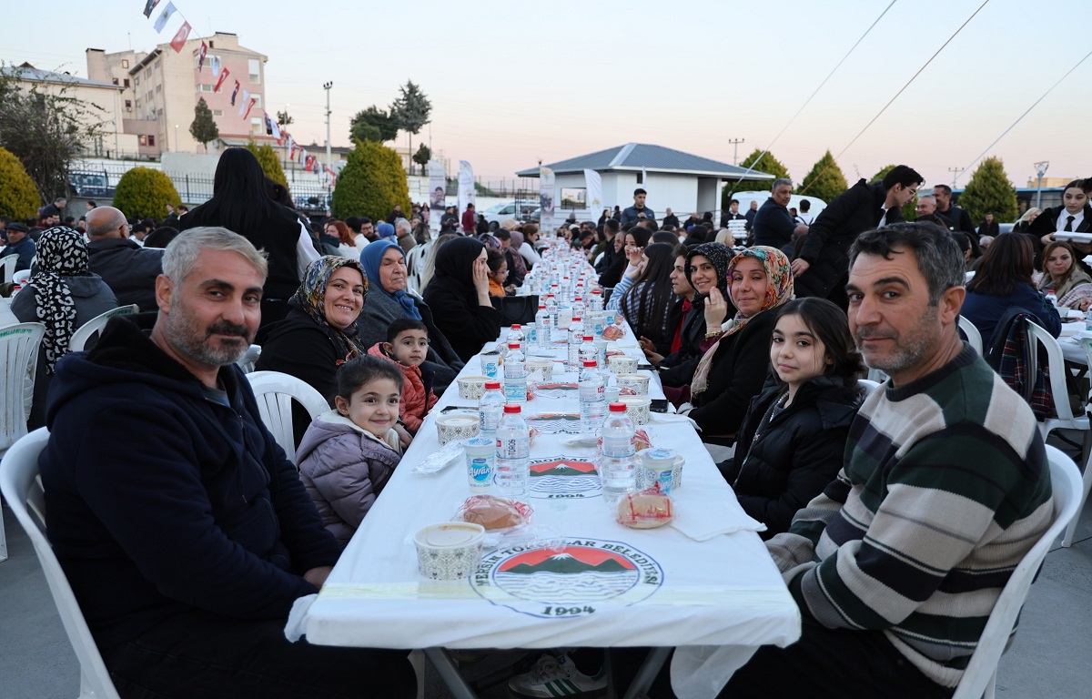 BAŞKAN YILDIZ, ÇALIŞMA ARKADAŞLARIYLA İFTAR SOFRASINDA BULUŞTU