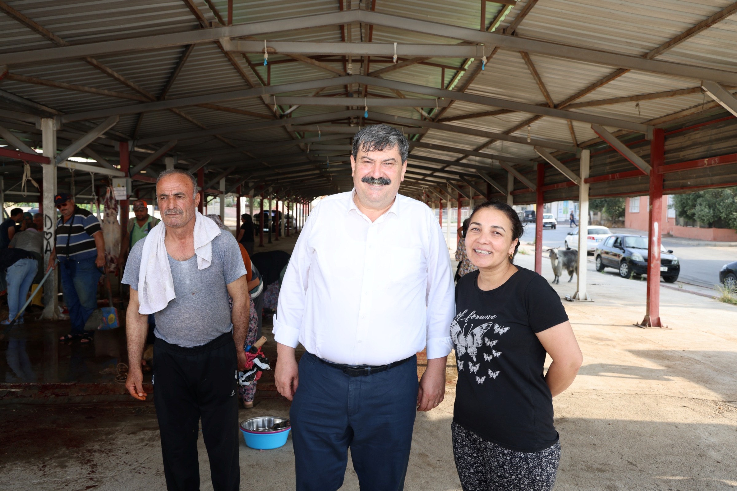BAŞKAN YILDIZ, VATANDAŞLARLA BAYRAMLAŞTI, KURBAN KESİM YERLERİNİ ZİYARET ETTİ