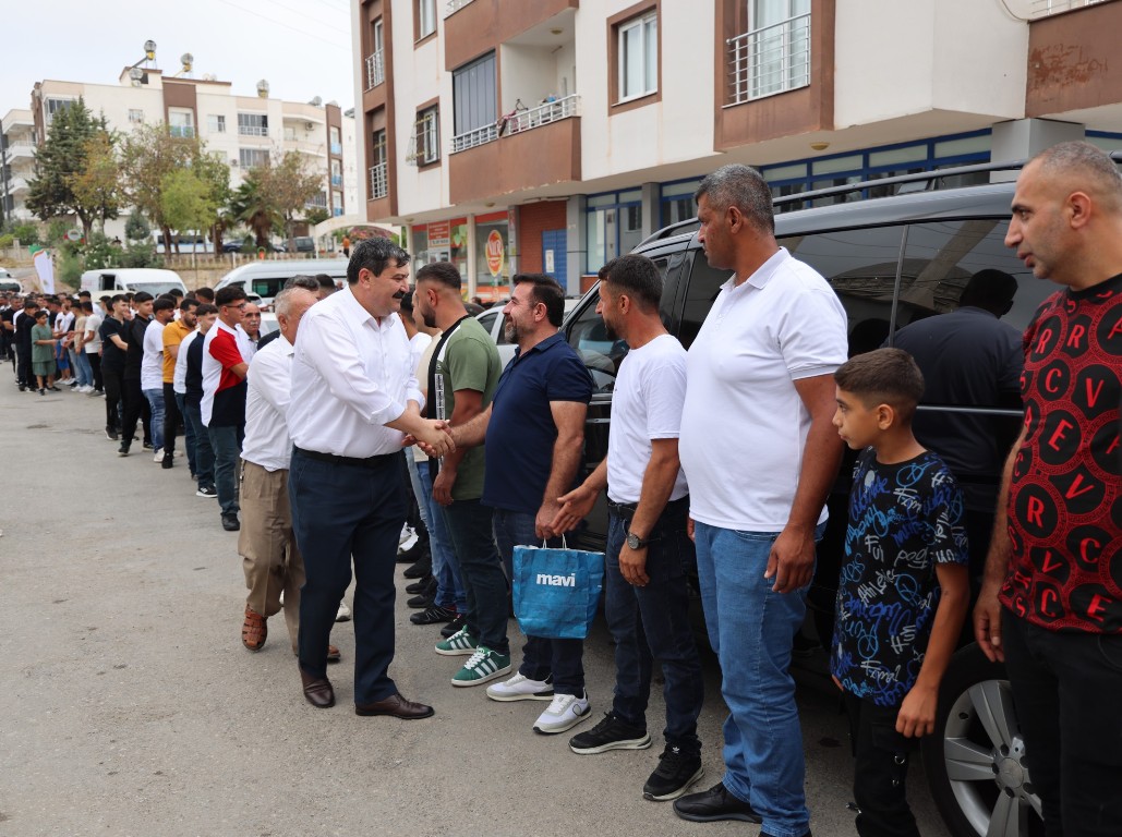 BAŞKAN YILDIZ, VATANDAŞLARLA BAYRAMLAŞTI, KURBAN KESİM YERLERİNİ ZİYARET ETTİ