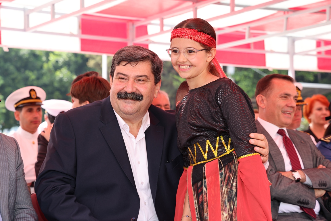 BAŞKAN YILDIZ, ÇOCUKLARIN BAYRAM SEVİNCİNİ PAYLAŞTI