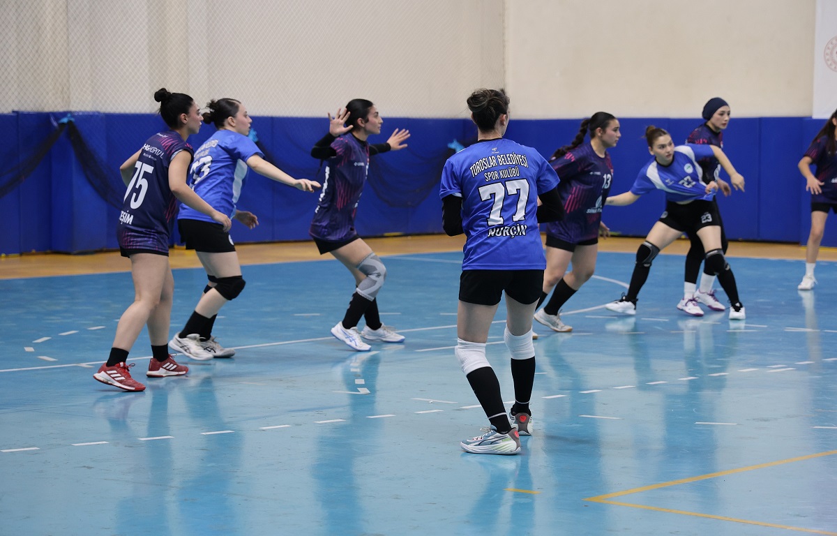 TOROSLAR’IN MELEKLERİ ZİRVEDE: KADIN HENTBOL TAKIMI PLAY-OFF’A YÜKSELDİ