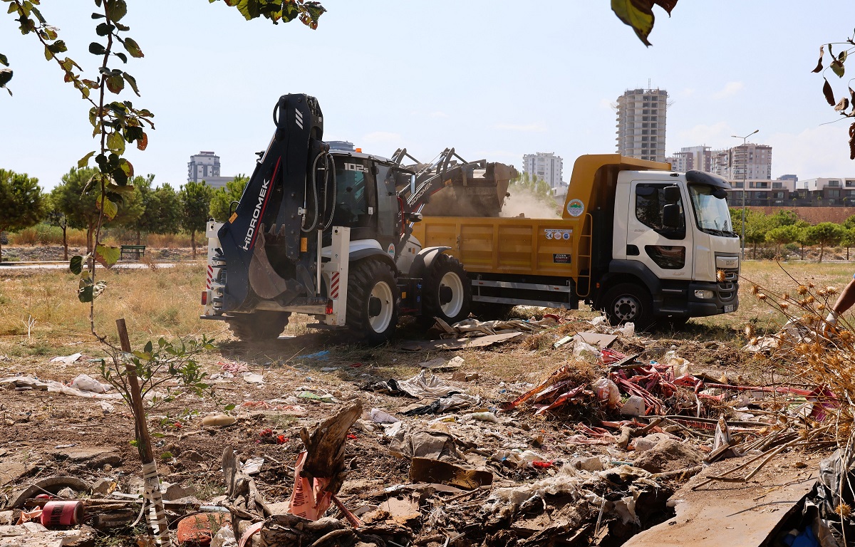 MÜFTÜ DERESİ YÜRÜYÜŞ YOLUNDA İŞGALE SON: TOROSLAR BELEDİYESİNDEN DÜZENLEME