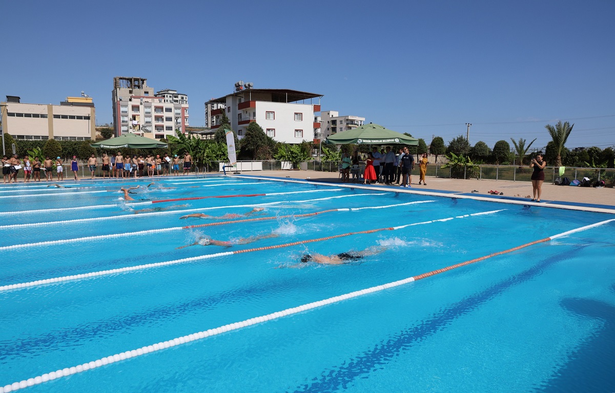 TOROSLAR’DA 2 BİN 500 ÇOCUK YÜZME ÖĞRENDİ