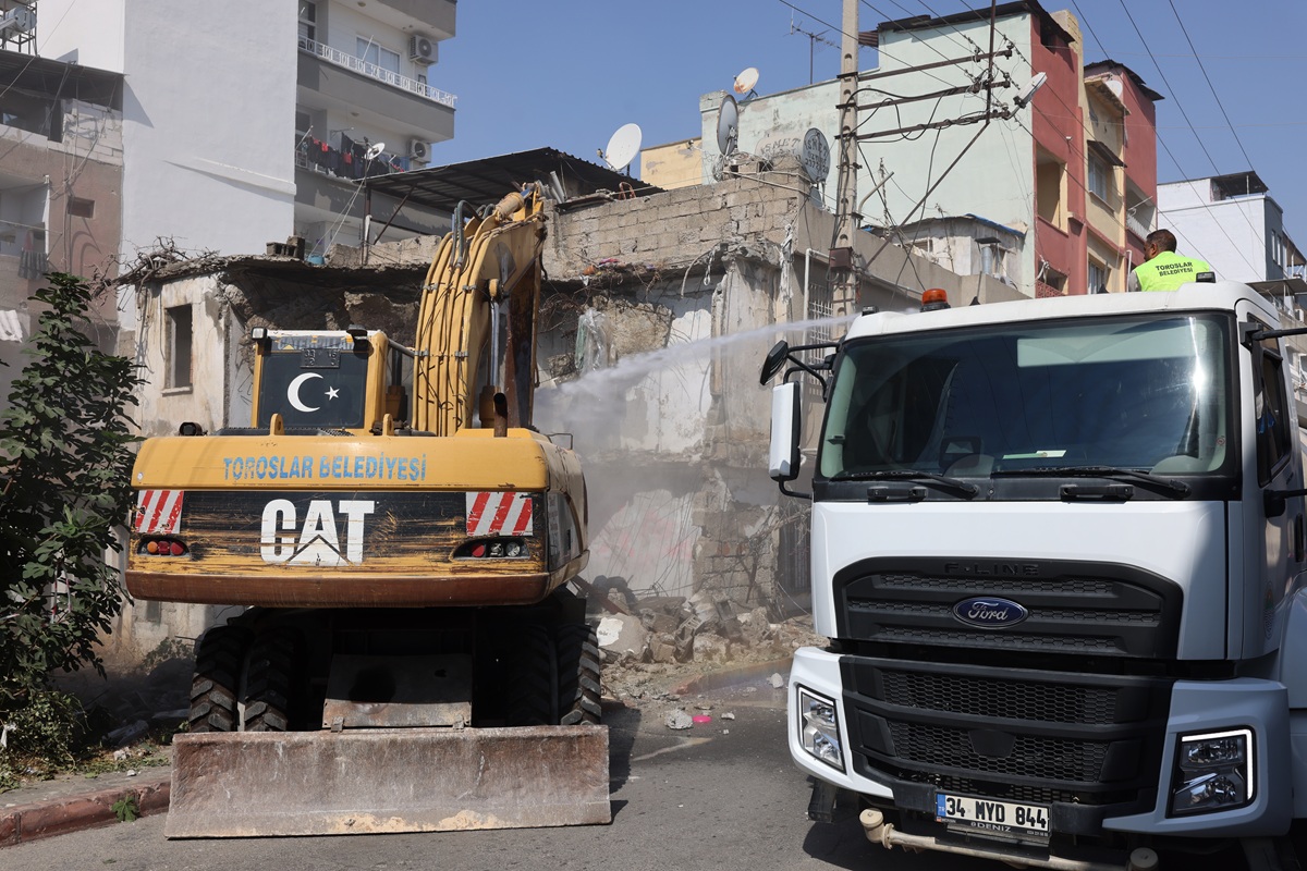 TOROSLAR’DA METRUK YAPILAR TEMİZLENİYOR - Görsel 4