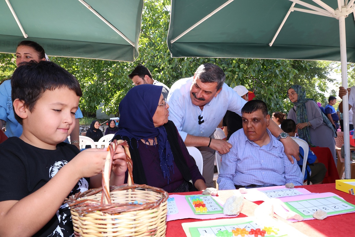BAŞKAN YILDIZ, AKIL VE ZEKA OYUNLARI ATÖLYESİNDE ÇOCUKLARLA BULUŞTU - Görsel 4