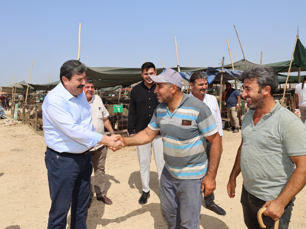 BAŞKAN YILDIZ, KURBAN SATIŞ ALANINI ZİYARET ETTİ
