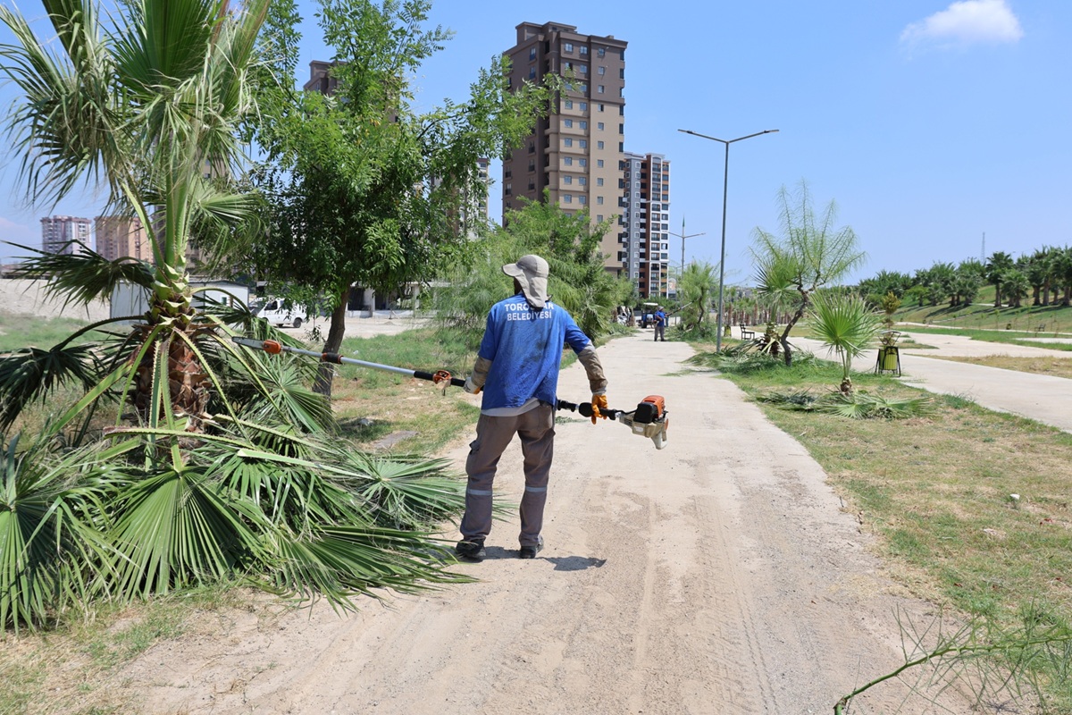 TOROSLAR’IN PARK VE YEŞİL ALANLARINDA BAKIM ÇALIŞMALARI HIZ KESMEDEN DEVAM EDİYOR - Görsel 6