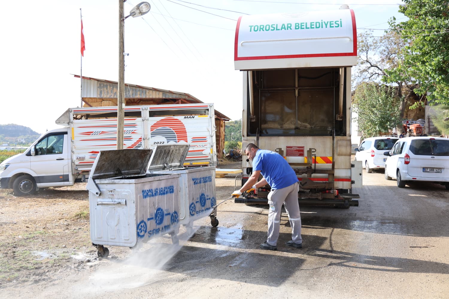 TOROSLAR’DA TEMİZLİK SEFERBERLİĞİ DEVAM EDİYOR