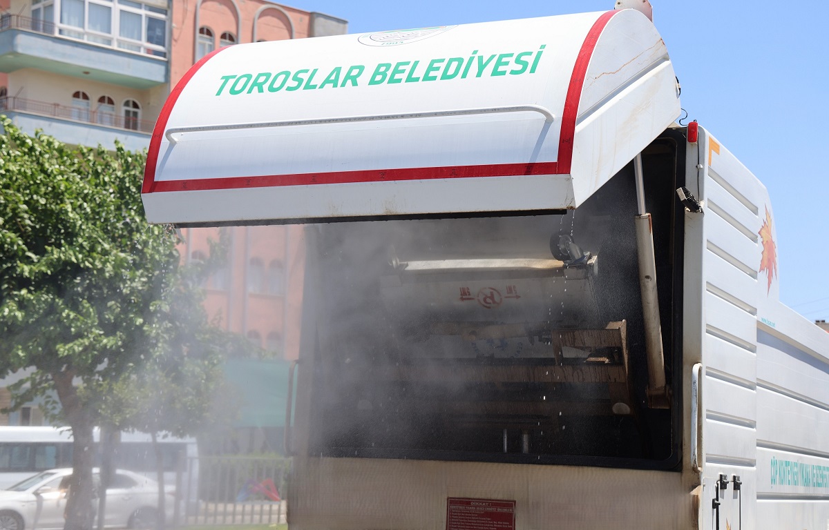 TOROSLAR BELEDİYESİ YIPRANAN ÇÖP KONTEYNERLERİNİ GERİ KAZANIYOR