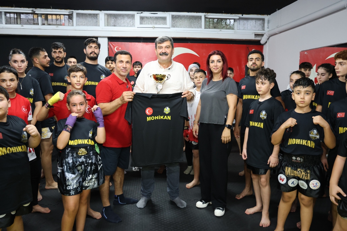 BAŞKAN YILDIZ, MUAY THAİ SPORCULARIYLA BULUŞTU
