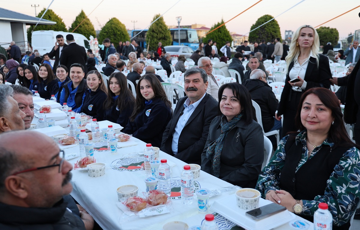 BAŞKAN YILDIZ, ÇALIŞMA ARKADAŞLARIYLA İFTAR SOFRASINDA BULUŞTU